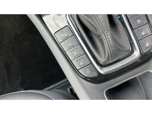Hyundai IONIQ IONIQ 1.6 GDi Plug-in Hybrid Premium SE 5dr DCT WHITE
