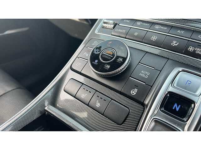 Hyundai Santa Fe SANTA FE 1.6 TGDi Hybrid Premium 5dr 4WD Auto