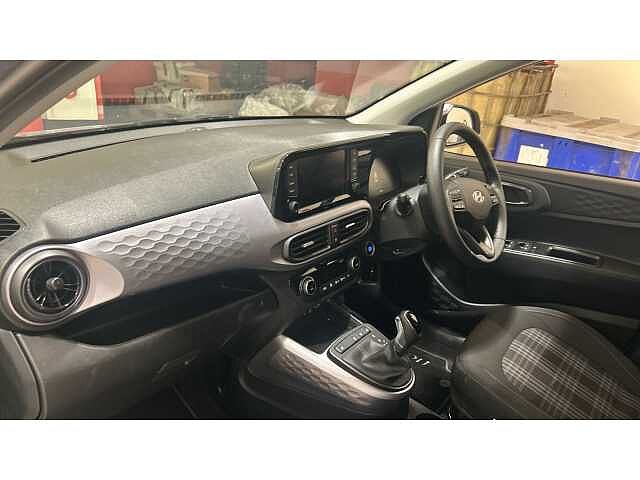 Hyundai i10 i10 5Dr HAT 1.2 MPi 79ps Premium NAV AU