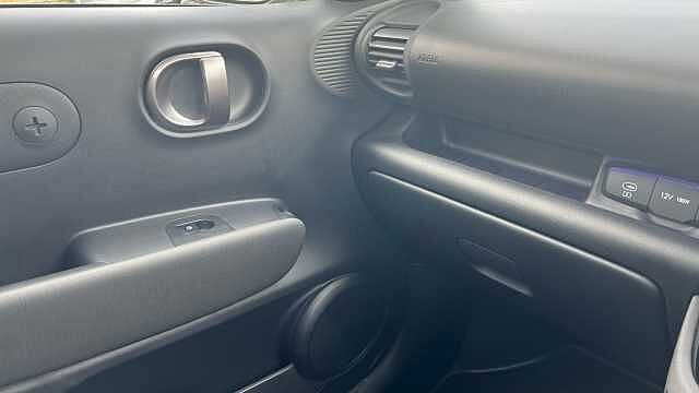 Hyundai INSTER INSTER 85kW 02 49kWh 5dr Auto Buttercream Yel