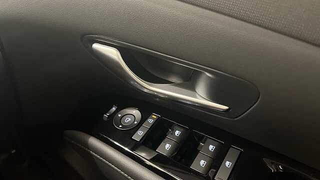 Hyundai TUCSON Tucson 1.6T Hybrid 215ps Ultimate AU Atlas White