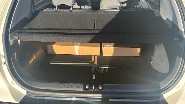 Hyundai INSTER Inster 5Dr HAT 85kW Cross 49kWh Natural Ivory