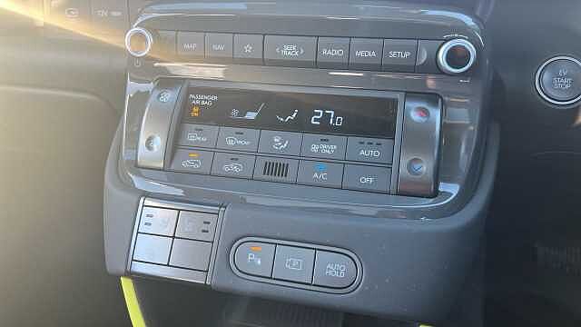 Hyundai INSTER Inster 5Dr HAT 85kW Cross 49kWh Natural Ivory