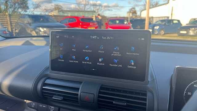 Hyundai INSTER Inster 5Dr HAT 85kW Cross 49kWh Natural Ivory