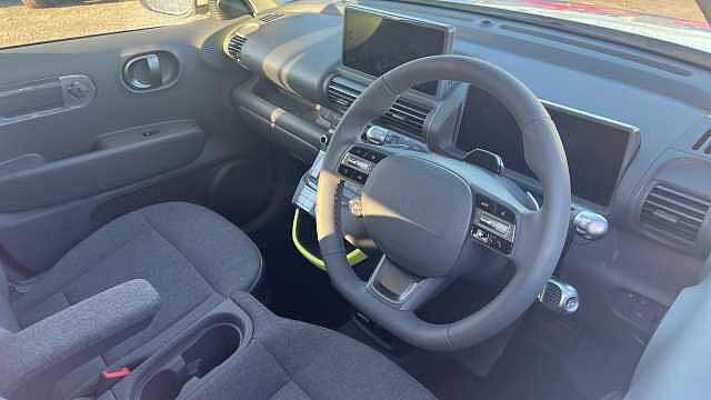 Hyundai INSTER Inster 5Dr HAT 85kW Cross 49kWh Natural Ivory