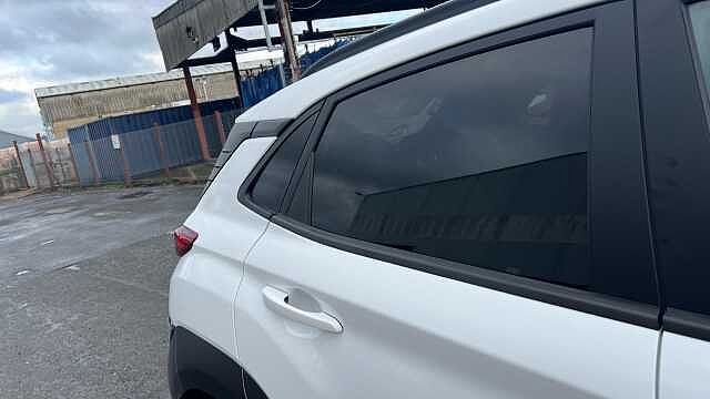 Hyundai KONA KONA 1.6 GDi Hybrid Ultimate 5dr DCT WHITE