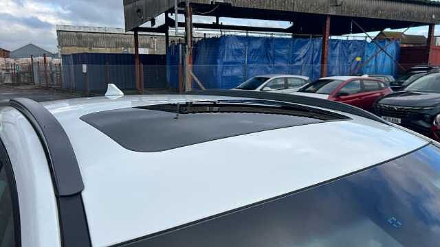 Hyundai KONA KONA 1.6 GDi Hybrid Ultimate 5dr DCT WHITE