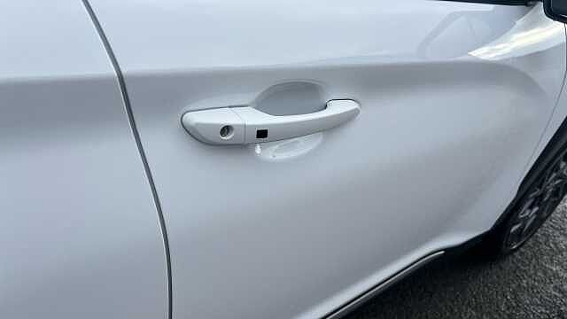 Hyundai KONA KONA 1.6 GDi Hybrid Ultimate 5dr DCT WHITE