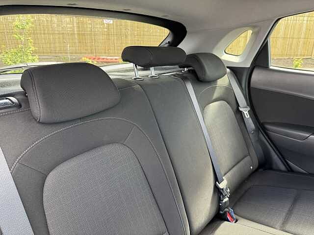 Hyundai KONA 1.6 GDi Hybrid Premium 5dr DCT White