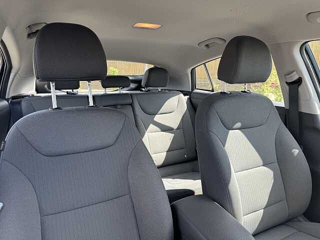 Hyundai IONIQ 1.6 GDi Hybrid Premium 5dr DCT