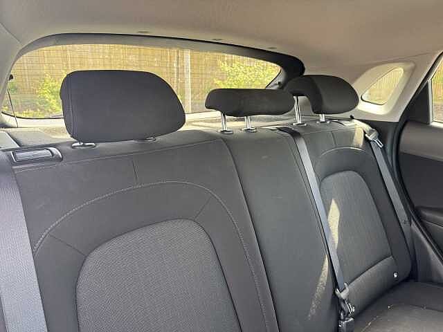 Hyundai KONA 1.6 GDi Hybrid Premium 5dr DCT White