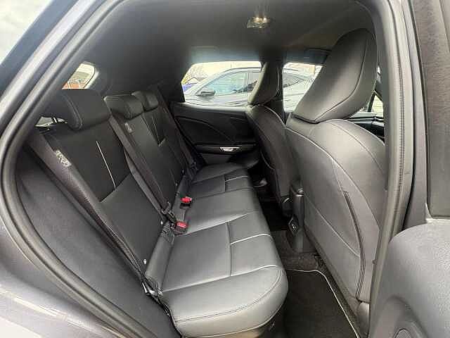 Lexus LBX 1.5 VVT-iE Takumi E-CVT Euro 6 (s/s) 5dr