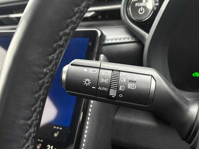 Lexus LBX 1.5 VVT-iE Takumi E-CVT Euro 6 (s/s) 5dr