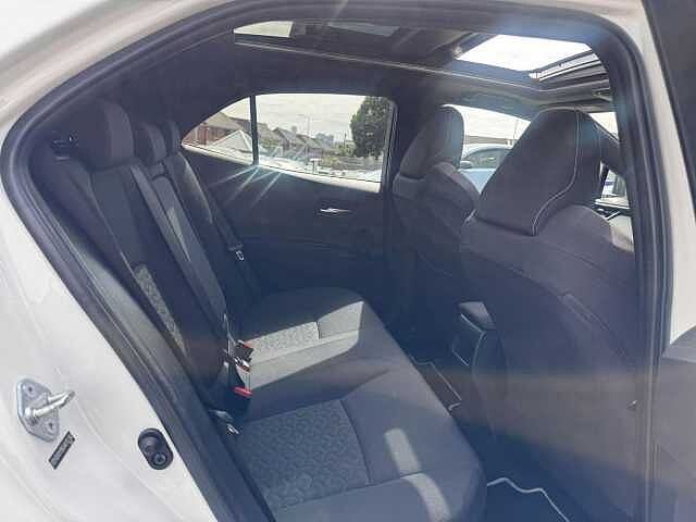 Toyota Corolla 1.8 VVT-h Design CVT Euro 6 (s/s) 5dr