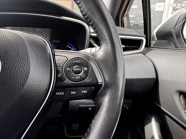 Toyota Corolla 1.8 VVT-h Design CVT Euro 6 (s/s) 5dr