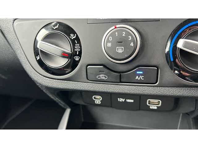 Hyundai I10 i10 5Dr HAT 1.0 MPi 63ps Advance NAV Vibrant Blue