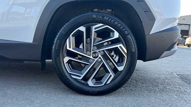 Hyundai TUCSON 1.6T Plug-in Hybrid Ultimate 5dr 4WD Auto Atlas White