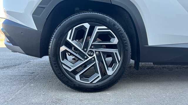 Hyundai TUCSON 1.6T Plug-in Hybrid Ultimate 5dr 4WD Auto Atlas White