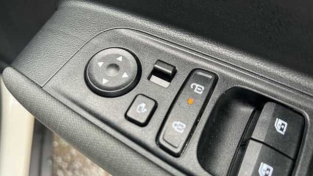 Hyundai INSTER INSTER 85kW 02 49kWh 5dr Auto Natural Ivory