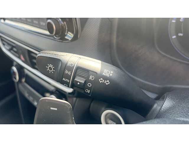 Hyundai KONA KONA 1.6 GDi Hybrid Premium SE 5dr DCT Chalk White