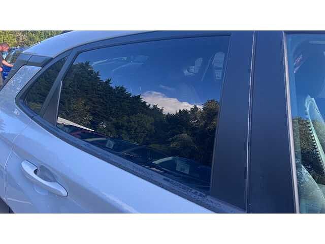 Hyundai KONA KONA 1.6 GDi Hybrid Premium SE 5dr DCT Chalk White