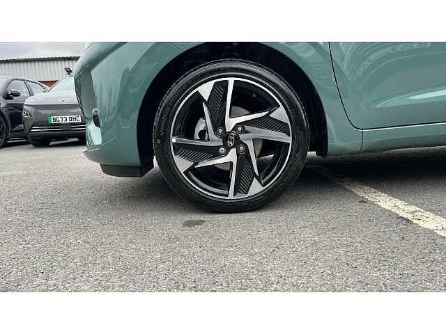 Hyundai I10 i10 5Dr HAT 1.2 MPi 79ps Premium NAV AU Mangrove Green