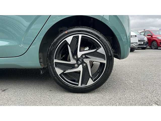Hyundai I10 i10 5Dr HAT 1.2 MPi 79ps Premium NAV AU Mangrove Green