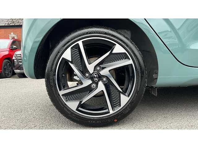 Hyundai I10 i10 5Dr HAT 1.2 MPi 79ps Premium NAV AU Mangrove Green