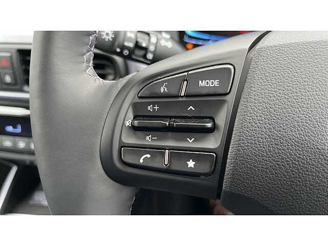 Hyundai I10 i10 5Dr HAT 1.2 MPi 79ps Premium NAV AU Mangrove Green