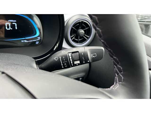 Hyundai I10 i10 5Dr HAT 1.2 MPi 79ps Premium NAV AU Mangrove Green