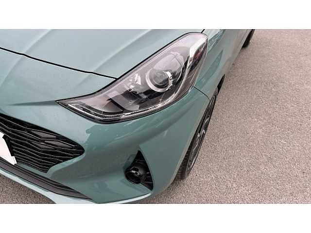 Hyundai I10 i10 5Dr HAT 1.2 MPi 79ps Premium NAV AU Mangrove Green