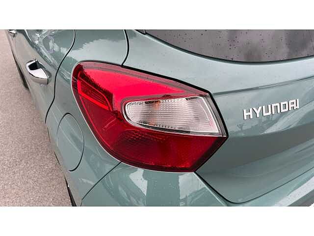 Hyundai I10 i10 5Dr HAT 1.2 MPi 79ps Premium NAV AU Mangrove Green