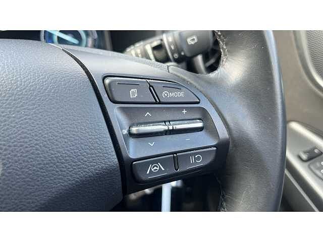 Hyundai KONA KONA 1.6 GDi Hybrid SE Connect 5dr DCT Atlas White