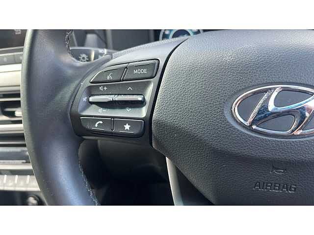 Hyundai KONA KONA 1.6 GDi Hybrid SE Connect 5dr DCT Atlas White