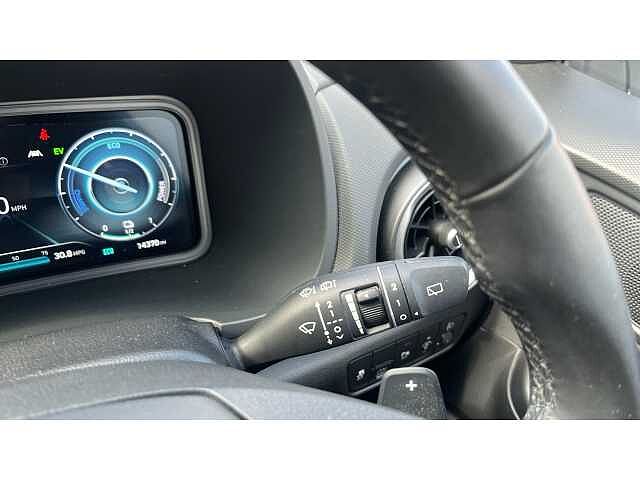 Hyundai KONA KONA 1.6 GDi Hybrid SE Connect 5dr DCT Atlas White