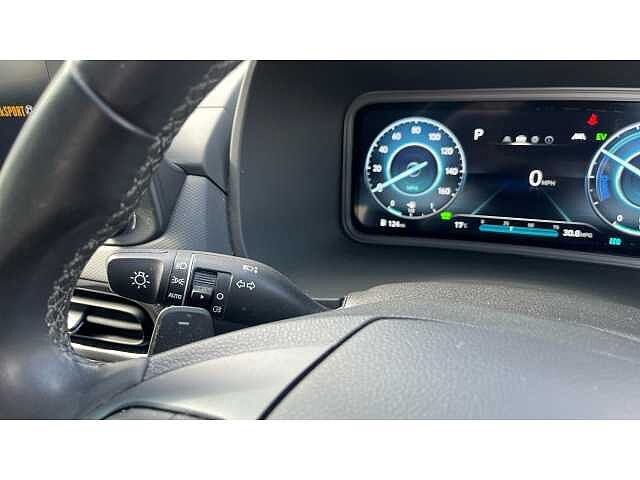 Hyundai KONA KONA 1.6 GDi Hybrid SE Connect 5dr DCT Atlas White