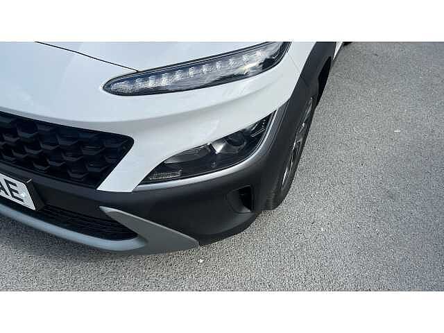 Hyundai KONA KONA 1.6 GDi Hybrid SE Connect 5dr DCT Atlas White