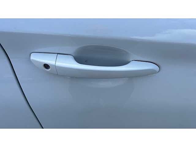 Hyundai KONA KONA 1.6 GDi Hybrid SE Connect 5dr DCT Atlas White