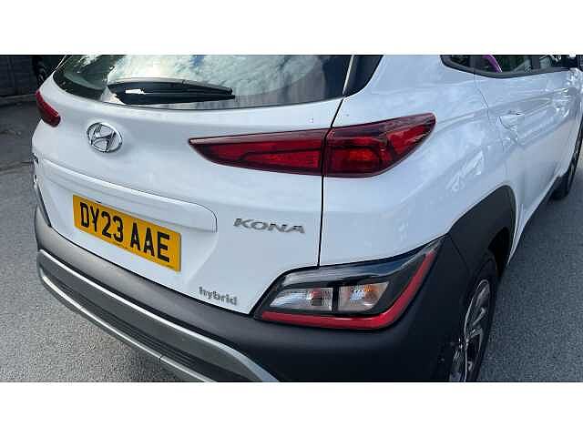 Hyundai KONA KONA 1.6 GDi Hybrid SE Connect 5dr DCT Atlas White