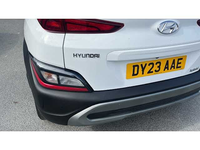 Hyundai KONA KONA 1.6 GDi Hybrid SE Connect 5dr DCT Atlas White