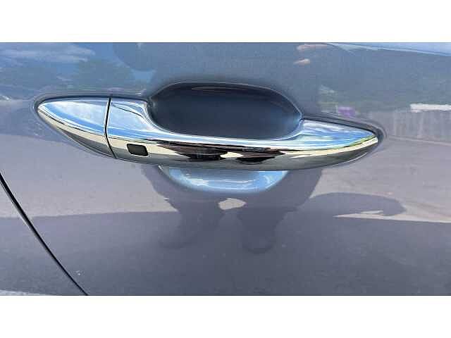 Hyundai i10 i10 5Dr HAT 1.2 MPi 79ps Premium NAV AU