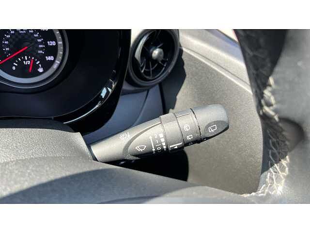 Hyundai I10 I10 1.0 MPi SE Connect 5dr Auto Red