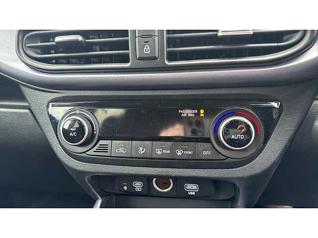 Hyundai i10 I10 1.2 [79] Premium 5dr Auto [Nav]
