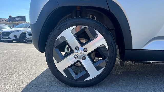 Hyundai INSTER 5Dr HAT 85kW 2 49kWh Aero Silver