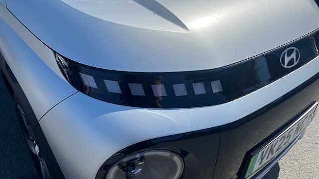 Hyundai INSTER 5Dr HAT 85kW 2 49kWh Aero Silver