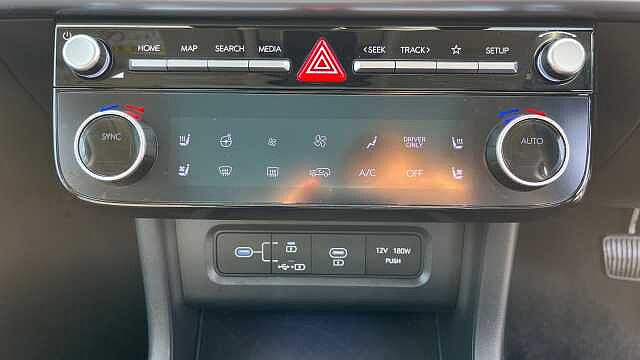 Hyundai TUCSON Tucson 1.6T Hybrid 215ps Ultimate AU Atlas White