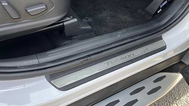 Hyundai TUCSON Tucson 1.6T Hybrid 215ps Ultimate AU Atlas White