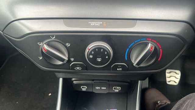 Hyundai BAYON Bayon HAT 1.0 T-gdi 90PS Black Line Meta Blue
