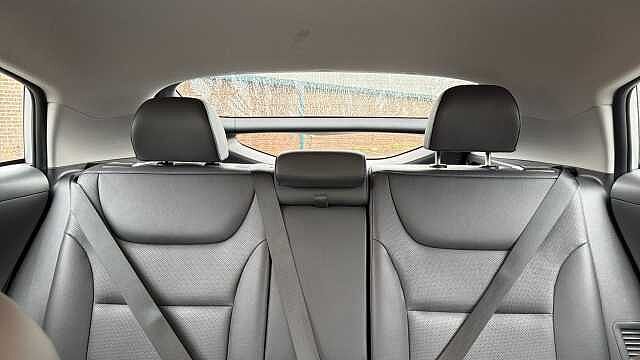 Hyundai IONIQ 1.6 GDi Plug-in Hybrid Premium SE 5dr DCT Hatchback