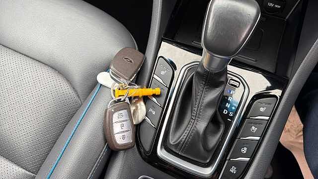 Hyundai IONIQ 1.6 GDi Plug-in Hybrid Premium SE 5dr DCT Hatchback